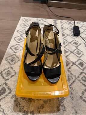 Nine & Co. Black Strappy Espadrille Wedge Sandals